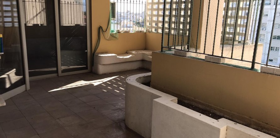 4 bedrooms Apartment in Nicosia, No. 46214