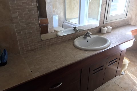 4 bedrooms Apartment in Nicosia, No. 46214 14