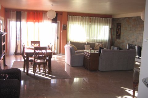 4 bedrooms Apartment in Nicosia, No. 46214 6