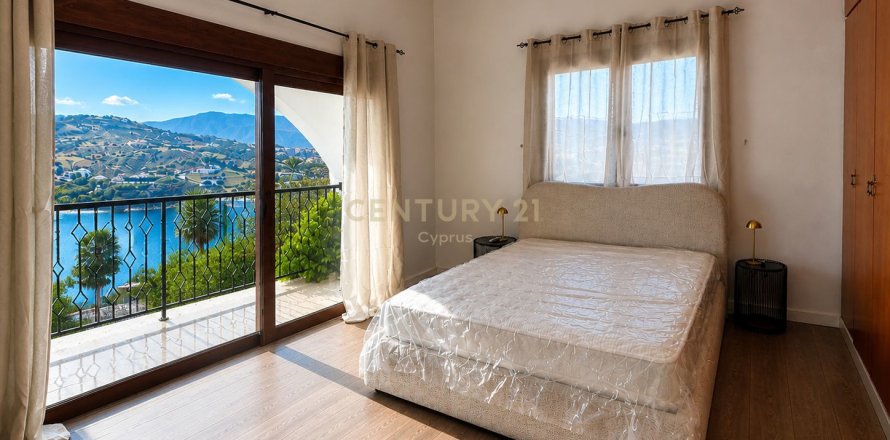 5 dormitorios Villa en Foinikaria, Limassol, No. 57409