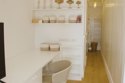 5 bedrooms Villa in Limassol,  No. 49396 6