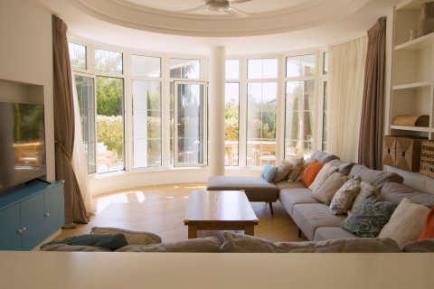 5 bedrooms Villa in Limassol,  No. 49396 3