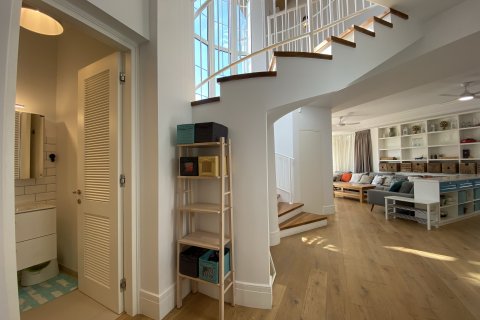 5 bedrooms Villa in Limassol,  No. 49396 19