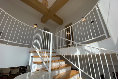 5 bedrooms Villa in Limassol,  No. 49396 20