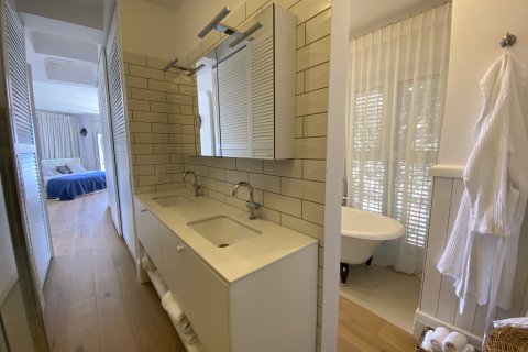 5 bedrooms Villa in Limassol,  No. 49396 27