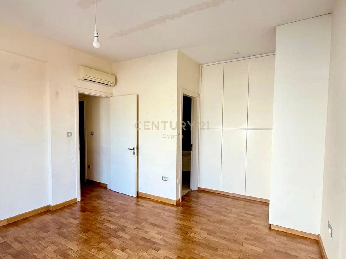 Квартира с 3 спальнями в Лимассол, Лимасол, Кипр № 55247