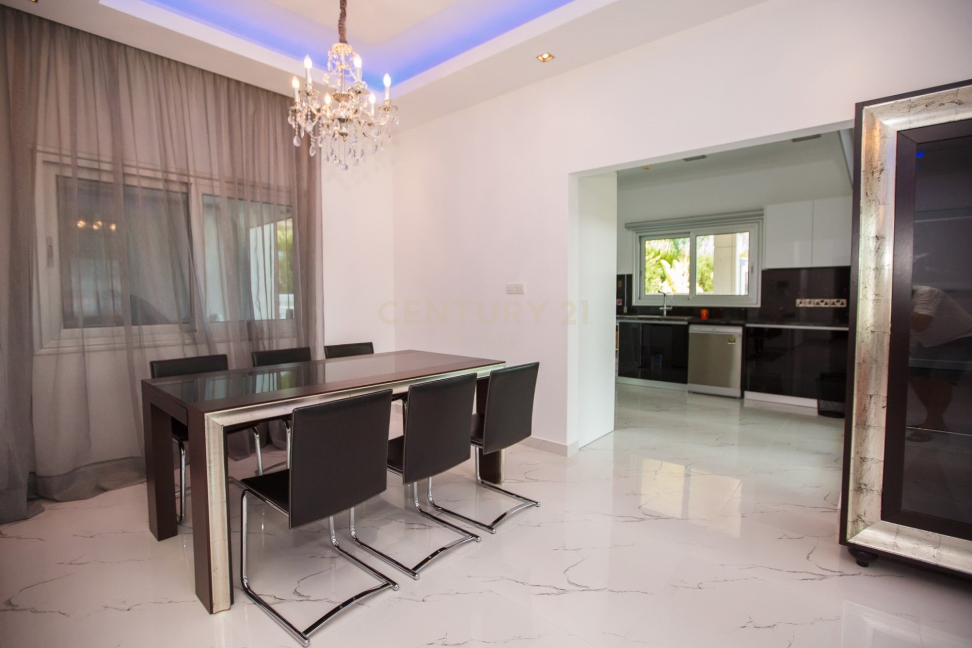 4 bedrooms Villa in Agios Tychonas, Limassol, Cyprus No. 55243