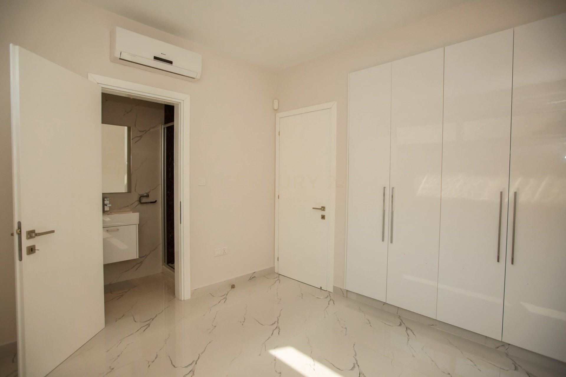 4 bedrooms Villa in Agios Tychonas, Limassol, Cyprus No. 55243