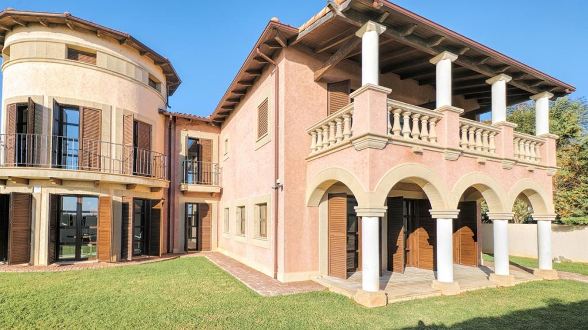 4 bedrooms Villa in Limassol, Cyprus No. 31760