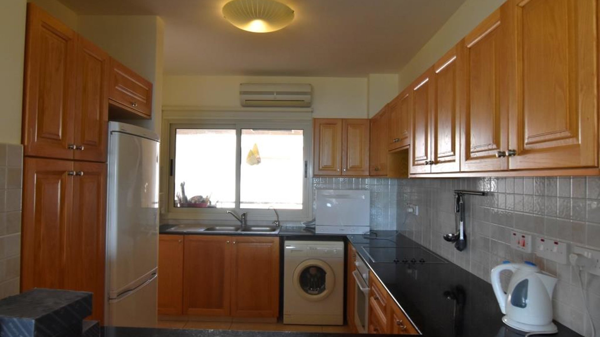 3 bedrooms Apartment in Limassol, Cyprus No. 30534