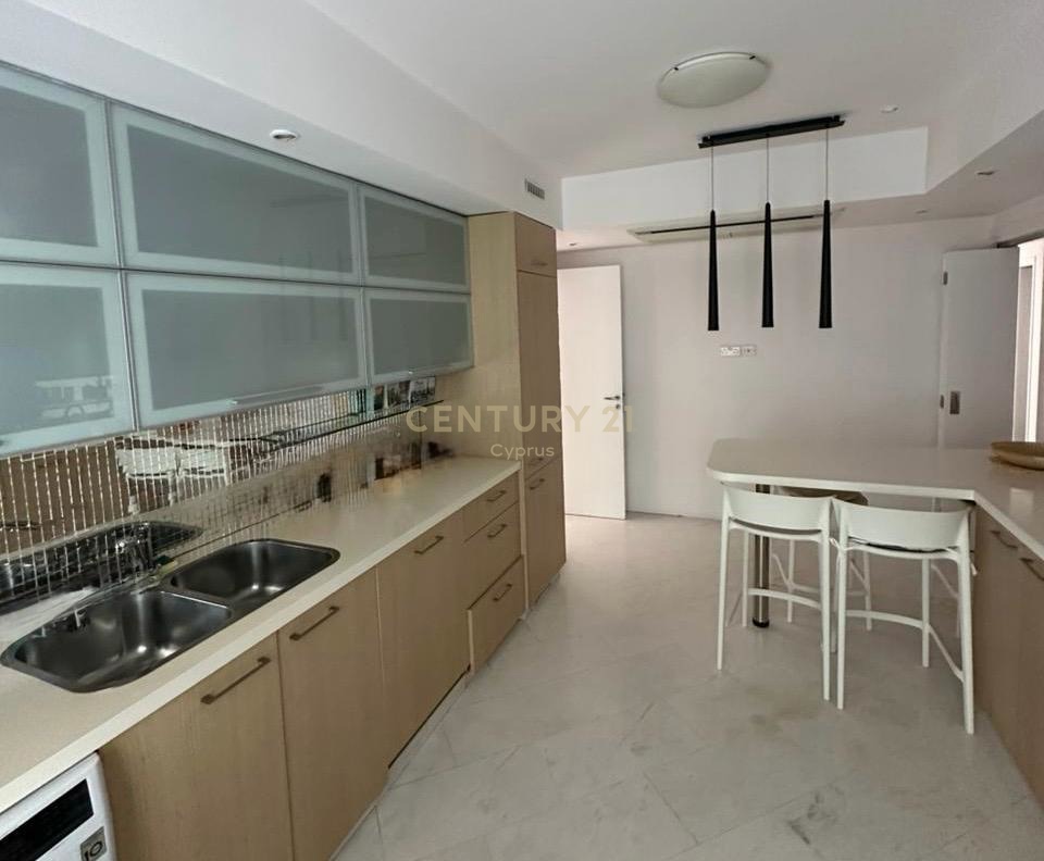 3 bedrooms Apartment in Germasogeia, Limassol, Cyprus No. 55378