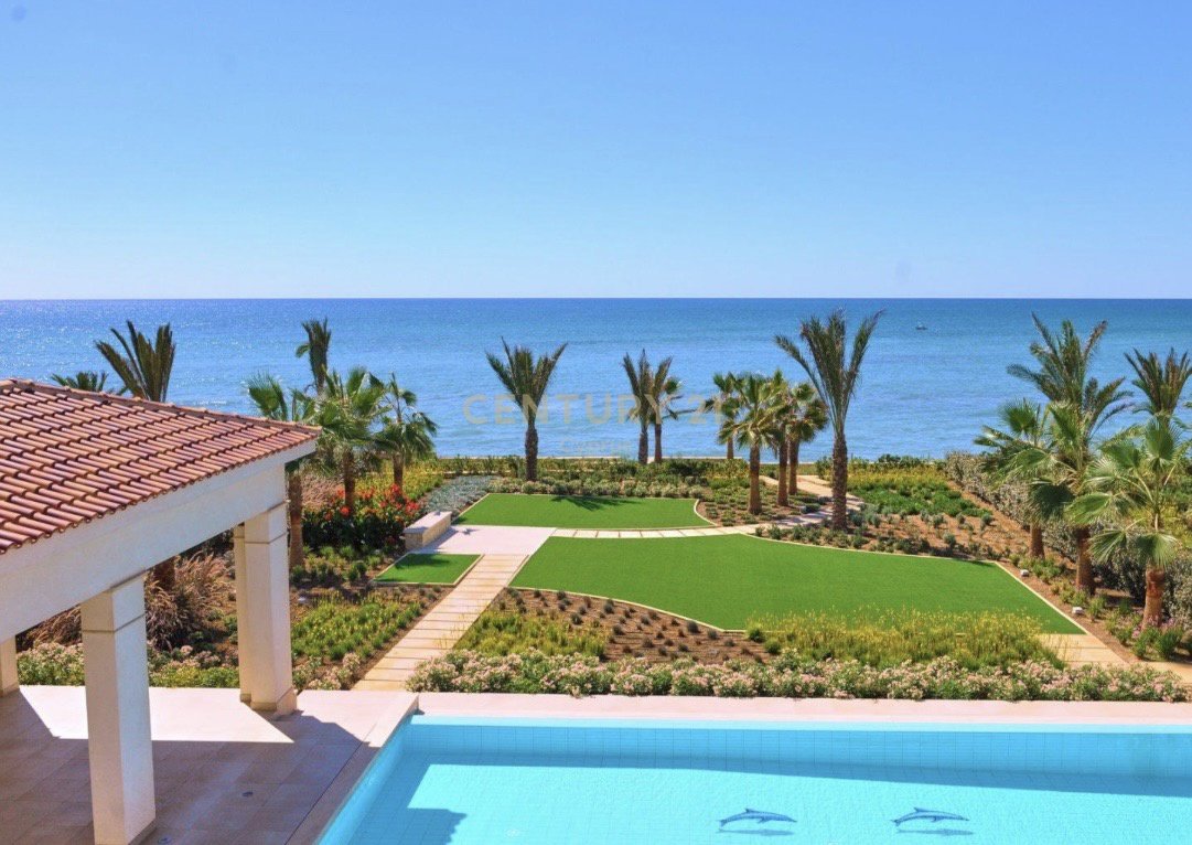 6 bedrooms Villa in Pervolia, Larnaka, Cyprus No. 53509