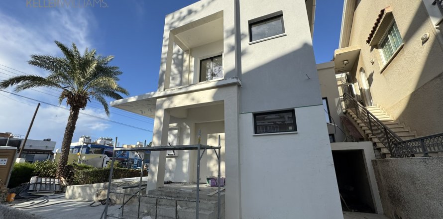 10 rooms Office in Larnaca, Larnaka, No. 40113