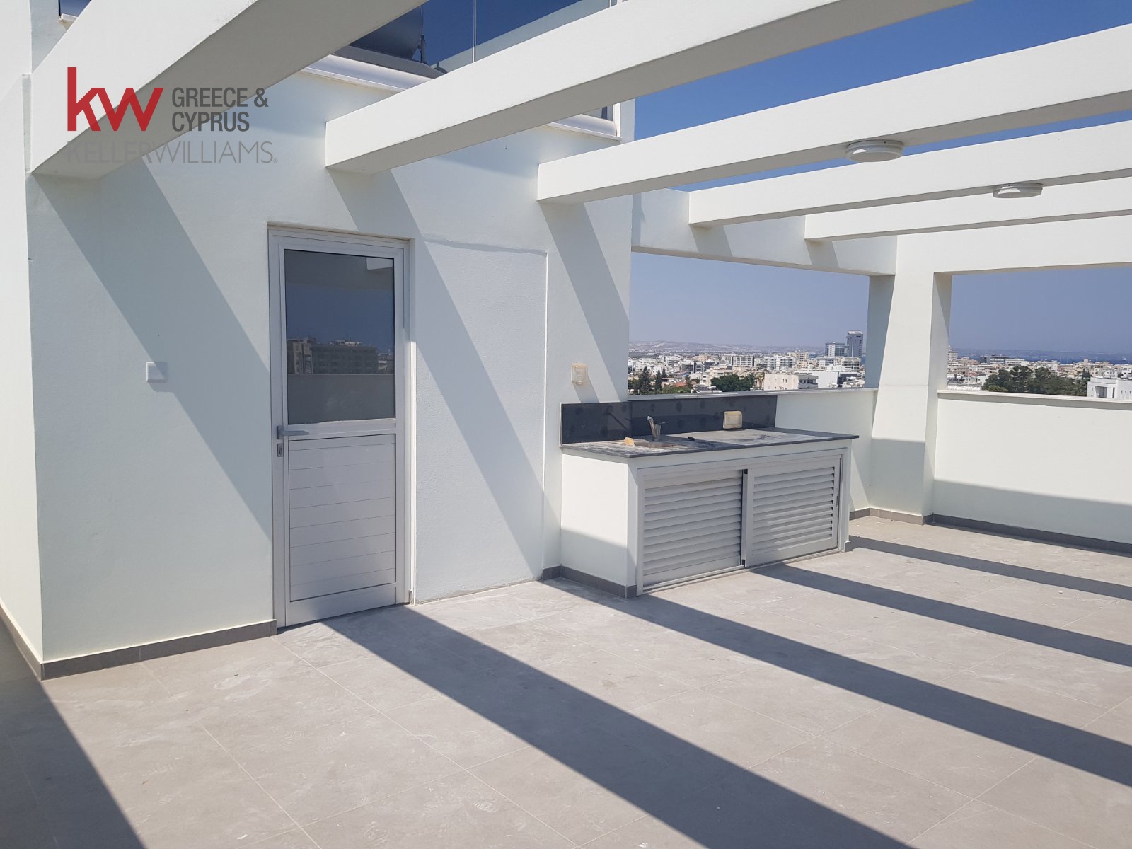 4 bedrooms Apartment in Larnaca, Larnaka, Cyprus No. 40114