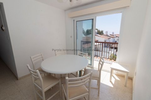2 bedrooms Apartment in Meneou, Larnaka, Cyprus No. 37542 3