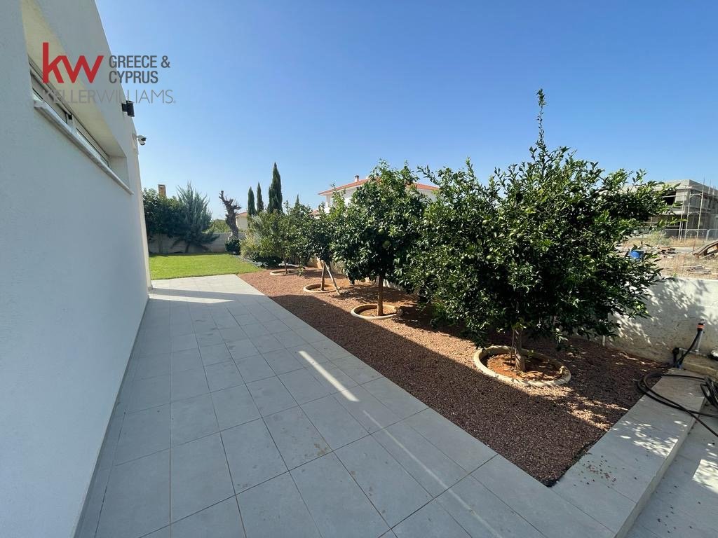 6 bedrooms Villa in Pyla, Larnaka, Cyprus No. 40183
