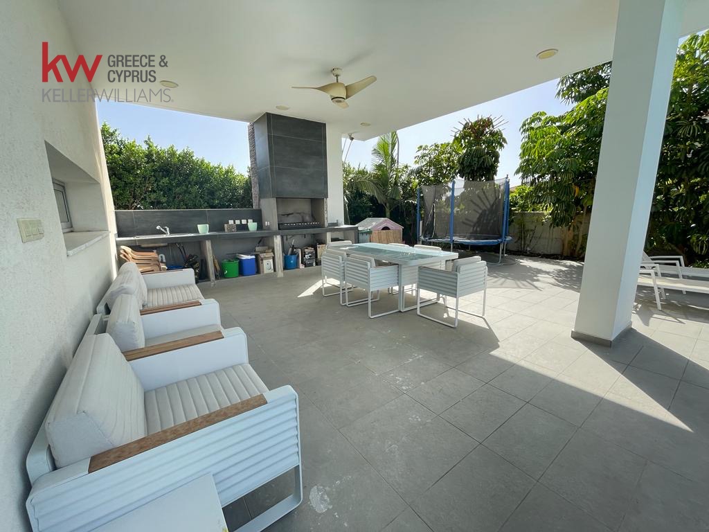 6 bedrooms Villa in Pyla, Larnaka, Cyprus No. 40183