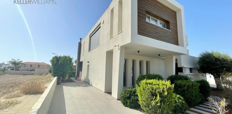 6 bedrooms Villa in Pyla, Larnaka,  No. 40183