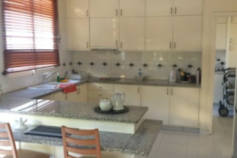 4 bedrooms Villa in Limassol,  No. 38364 10