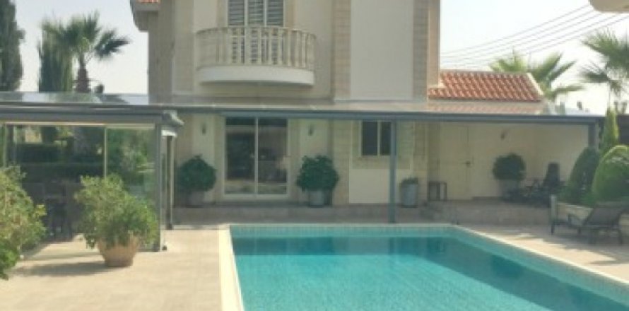 2 bedrooms Villa in Limassol,  No. 38362