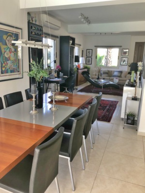 2 bedrooms Villa in Limassol, Cyprus No. 38362