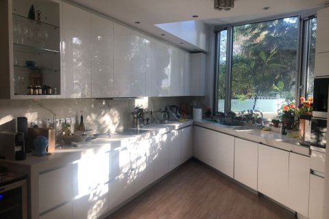 3 bedrooms Duplex in Limassol,  No. 41010 2