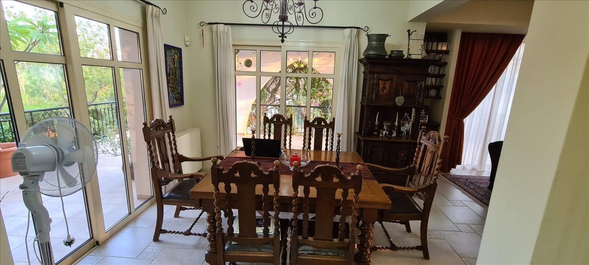 4 bedrooms Villa in Limassol, Cyprus No. 38675