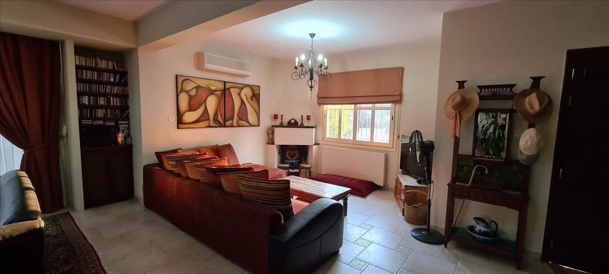 4 bedrooms Villa in Limassol, Cyprus No. 38675