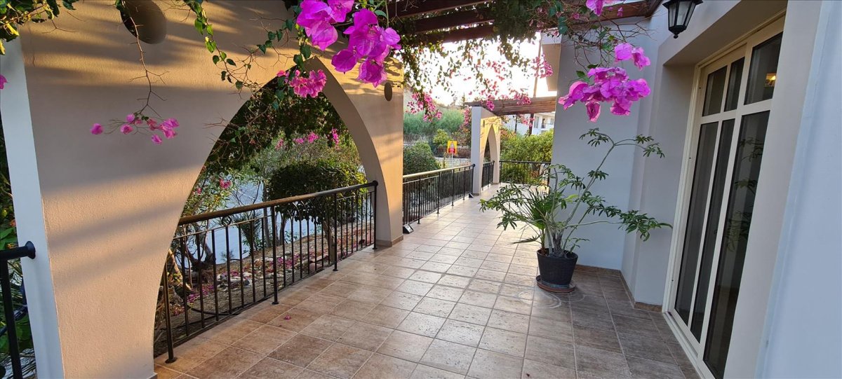 4 bedrooms Villa in Limassol, Cyprus No. 38675
