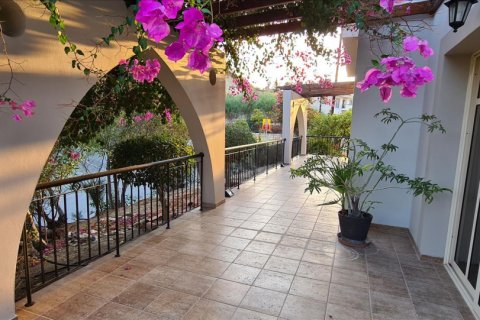 Вилла с 4 спальнями в Лимассол, Лимасол, № 38675 8