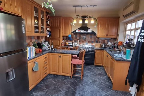 Вилла с 4 спальнями в Лимассол, Лимасол, № 38675 4