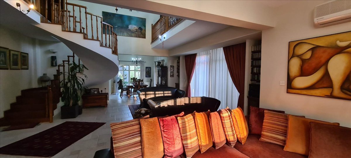 4 bedrooms Villa in Limassol, Cyprus No. 38675