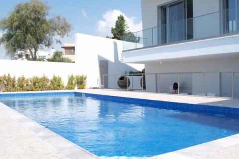 3 bedrooms Villa in Limassol,  No. 38678 3