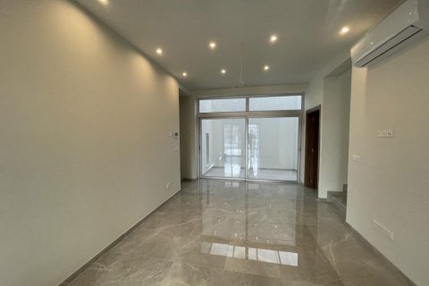 3 bedrooms Villa in Limassol,  No. 38677 8