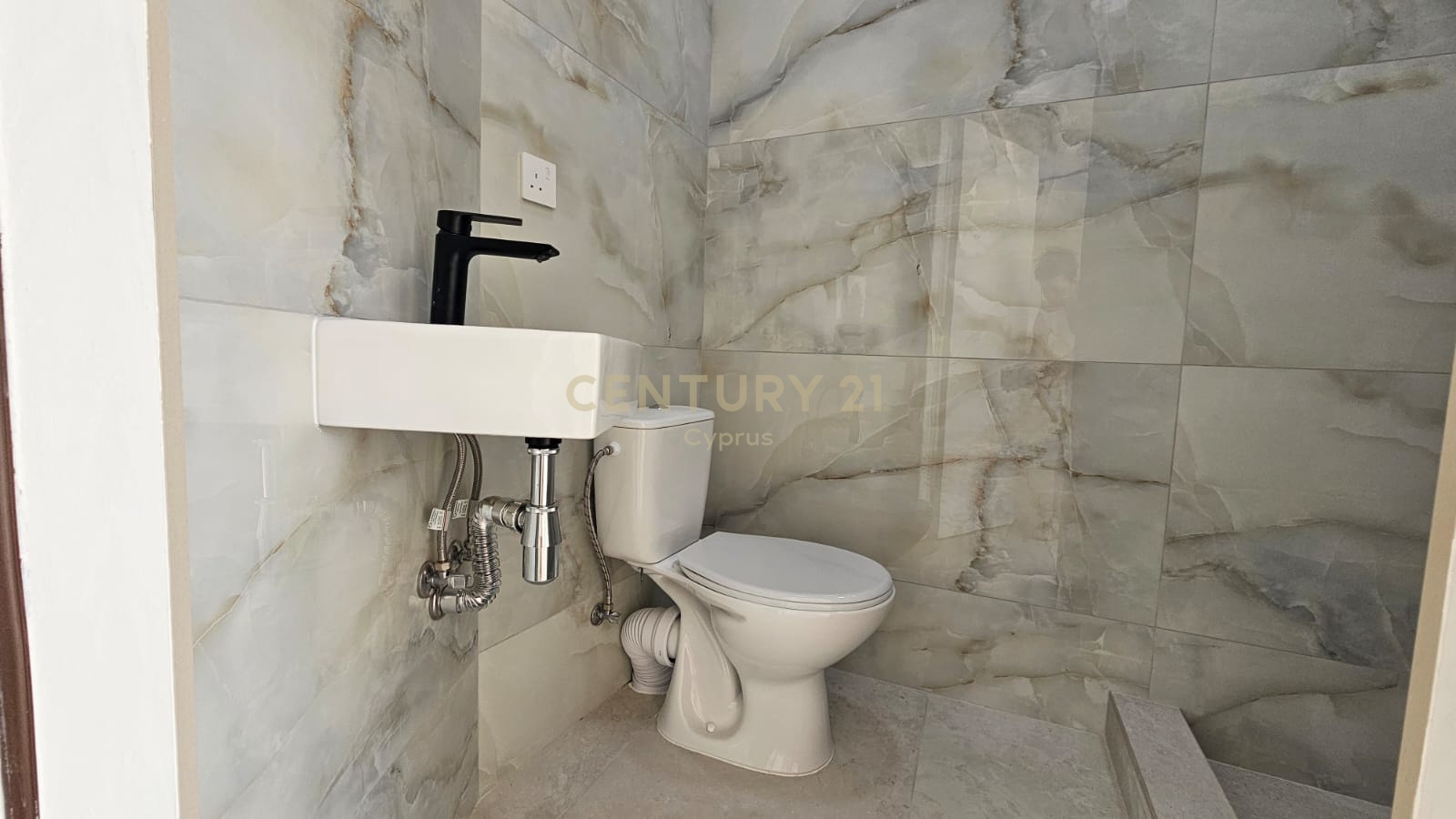 72m2 Office in Limassol, Cyprus No. 53561