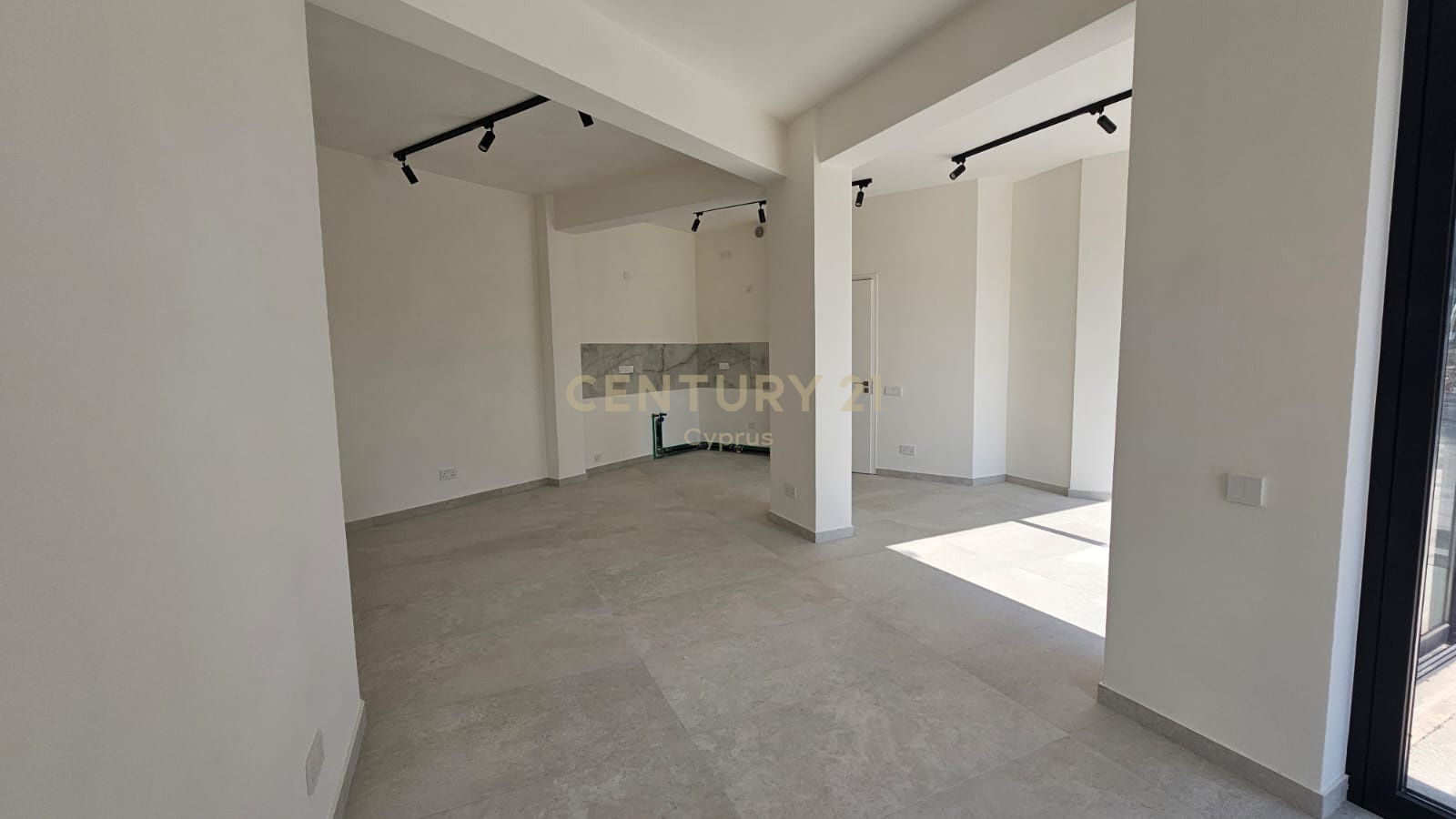 72m2 Office in Limassol, Cyprus No. 53561