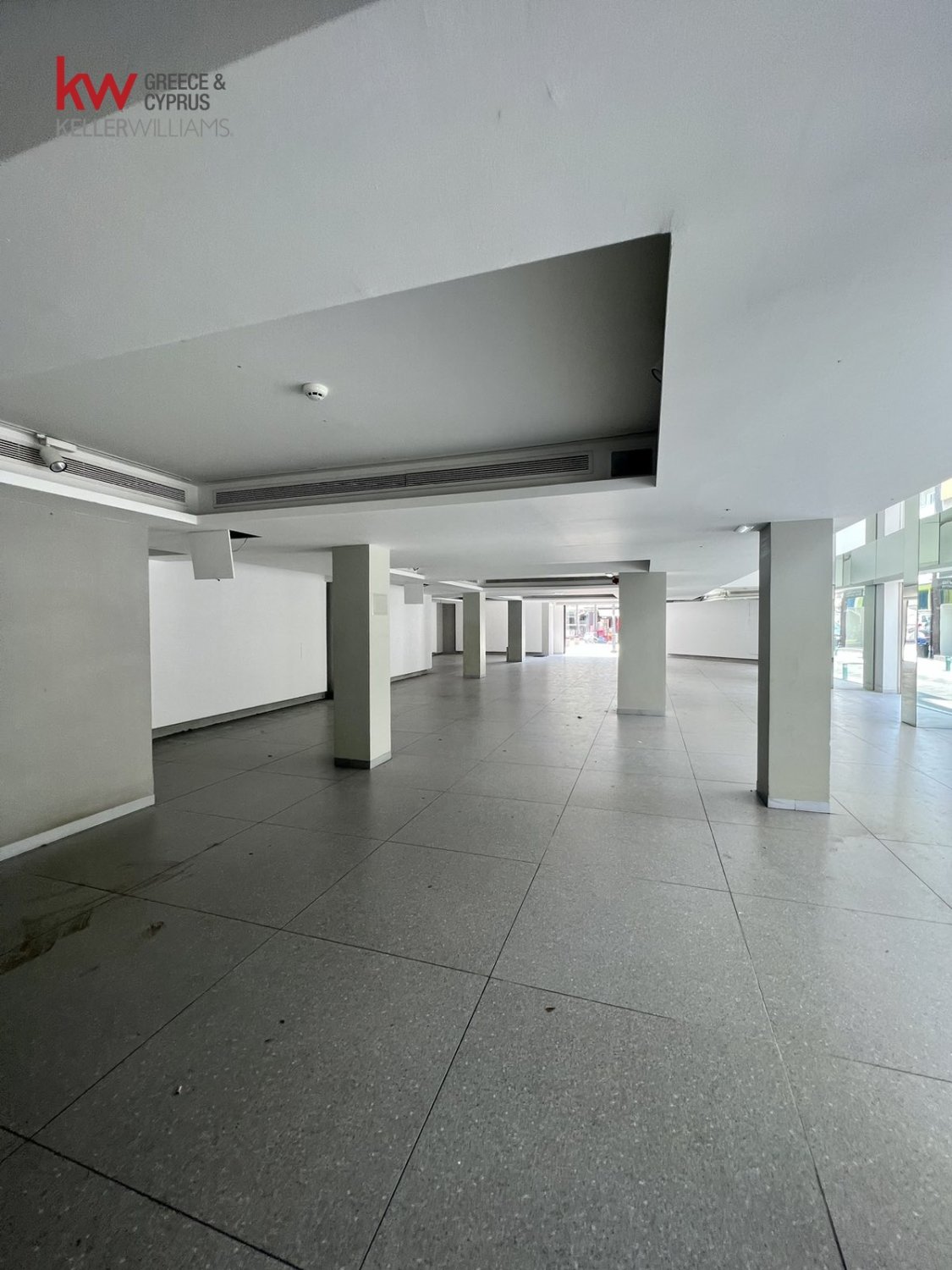650m2 Tienda en Larnaca, Larnaka, Chipre No. 40338