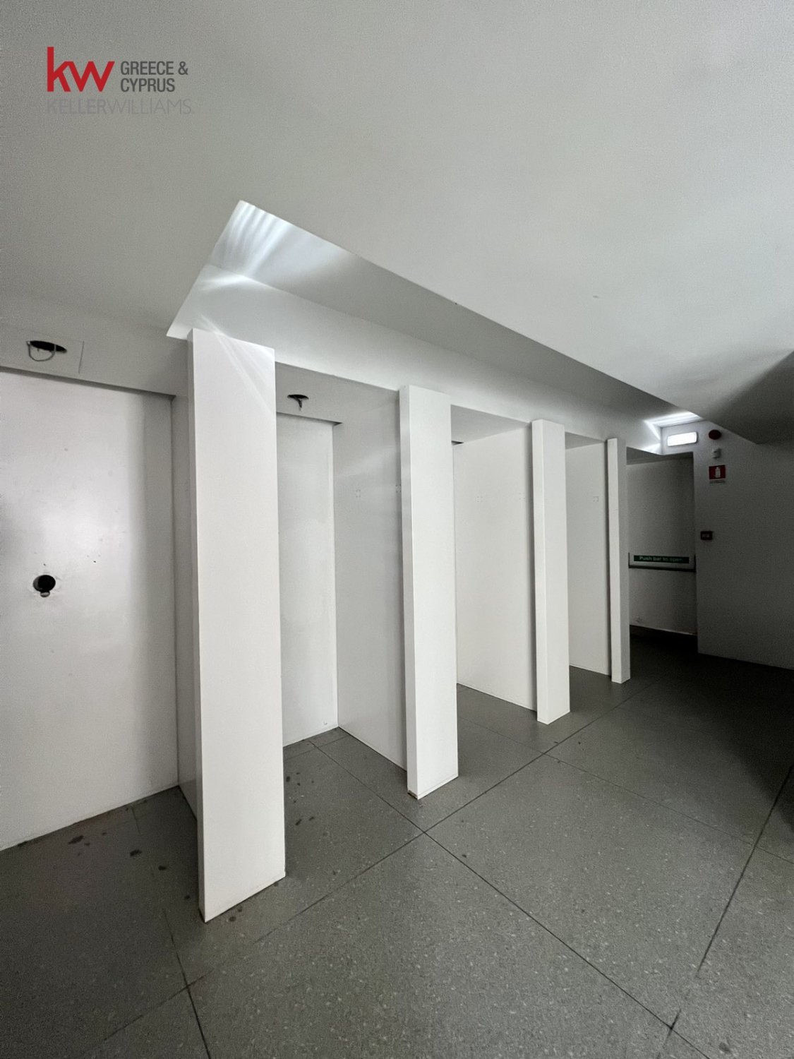 650m2 Tienda en Larnaca, Larnaka, Chipre No. 40338