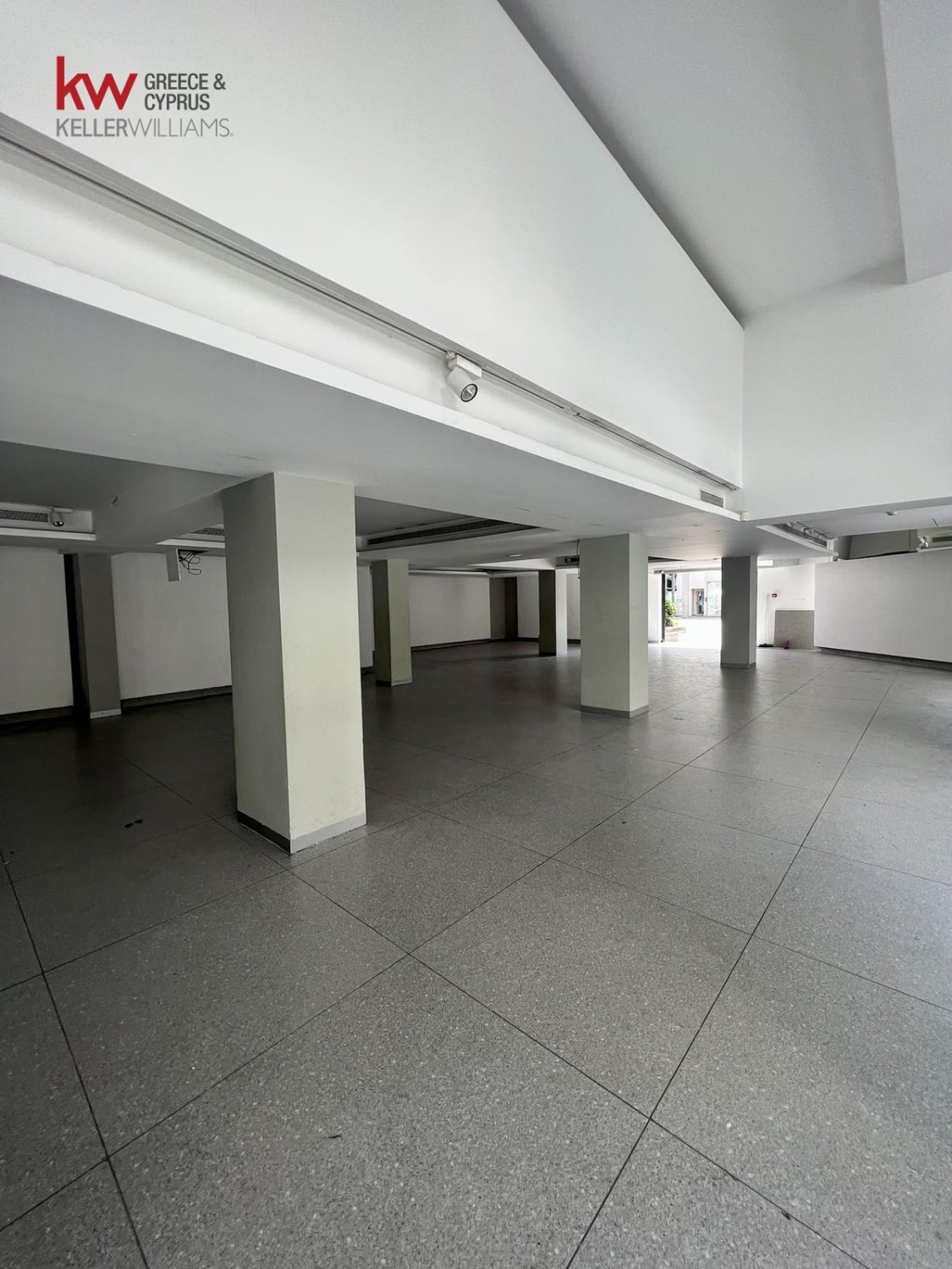 650m2 Tienda en Larnaca, Larnaka, Chipre No. 40338