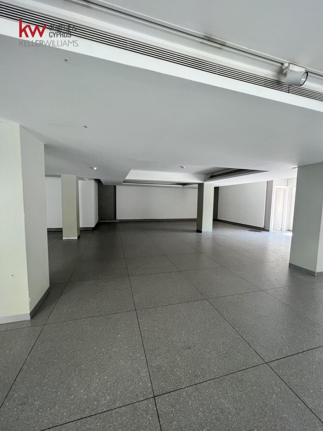 650m2 Tienda en Larnaca, Larnaka, Chipre No. 40338