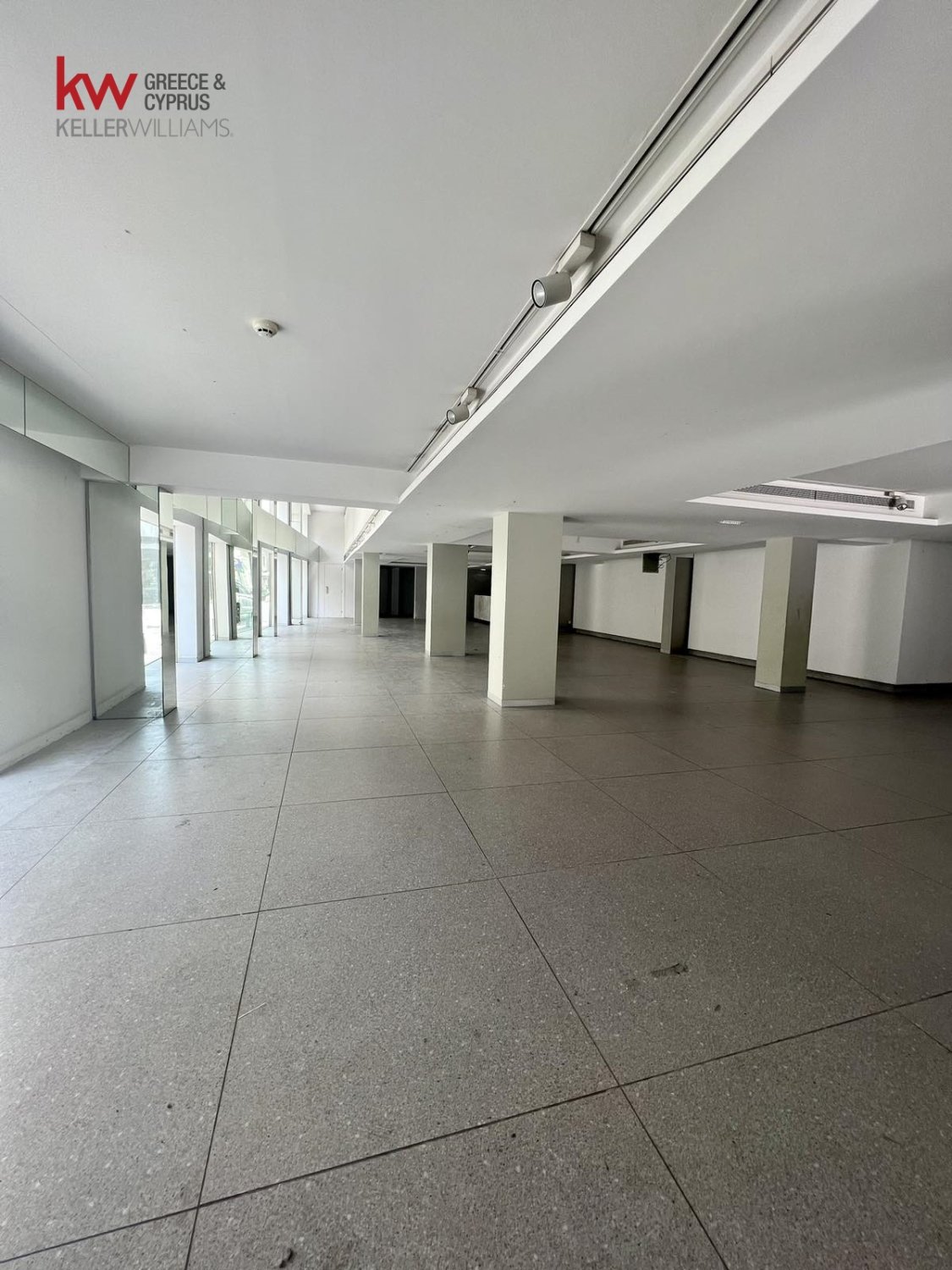 650m2 Tienda en Larnaca, Larnaka, Chipre No. 40338