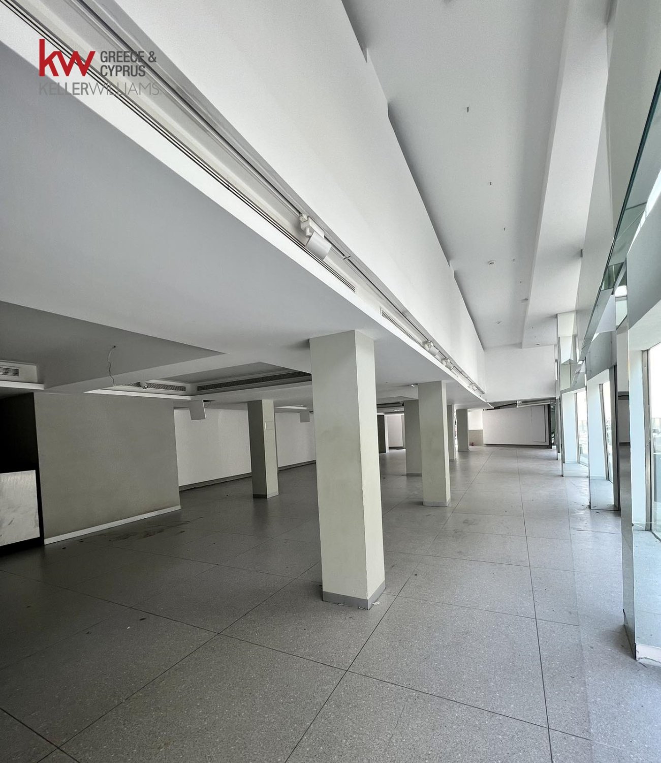 650m2 Tienda en Larnaca, Larnaka, Chipre No. 40338