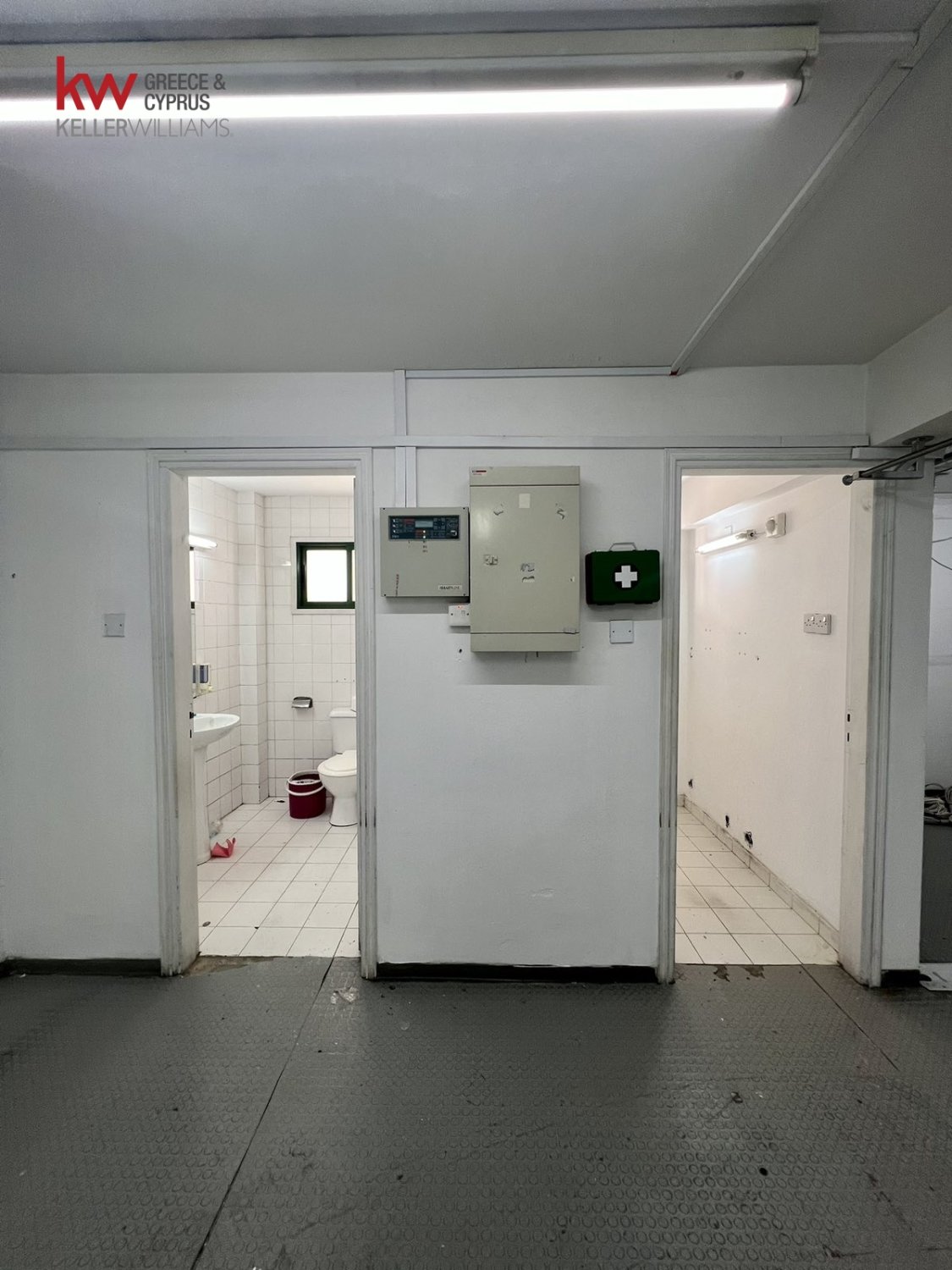 650m2 Tienda en Larnaca, Larnaka, Chipre No. 40338