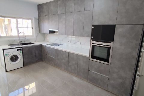 3 bedrooms Apartment in Larnaca, Larnaka, No. 40127 4