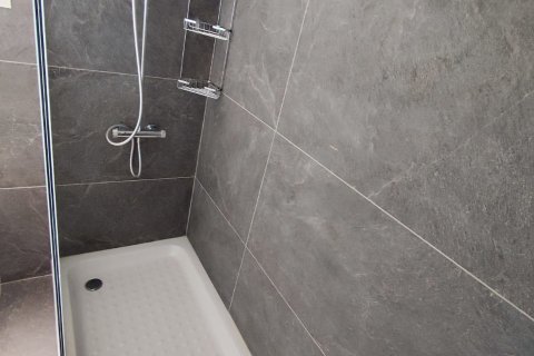 3 bedrooms Apartment in Larnaca, Larnaka, No. 40127 13