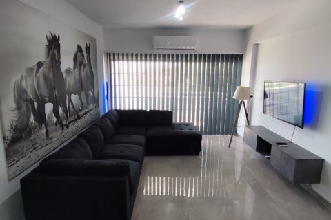 3 bedrooms Apartment in Larnaca, Larnaka, No. 40127 3