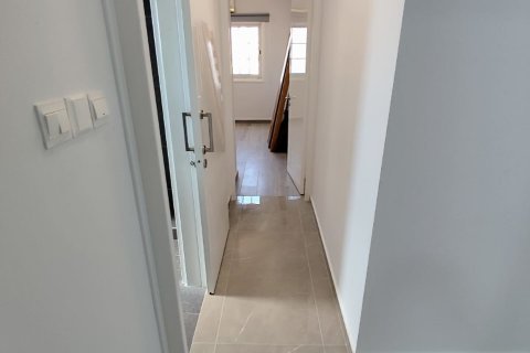 3 bedrooms Apartment in Larnaca, Larnaka, No. 40127 11