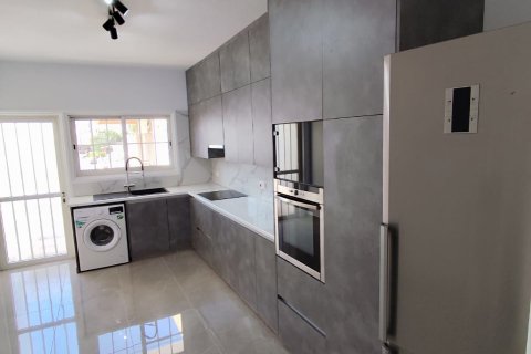 3 bedrooms Apartment in Larnaca, Larnaka, No. 40127 5