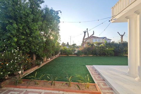 5 bedrooms Townhouse in Larnaka,  No. 40126 4