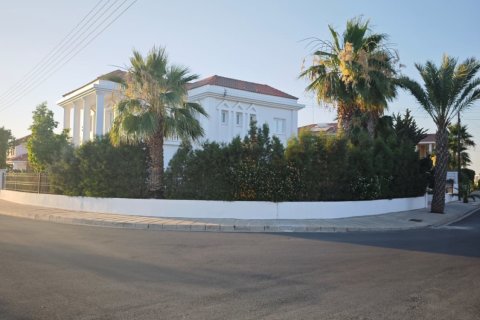 5 bedrooms Townhouse in Larnaka,  No. 40126 2